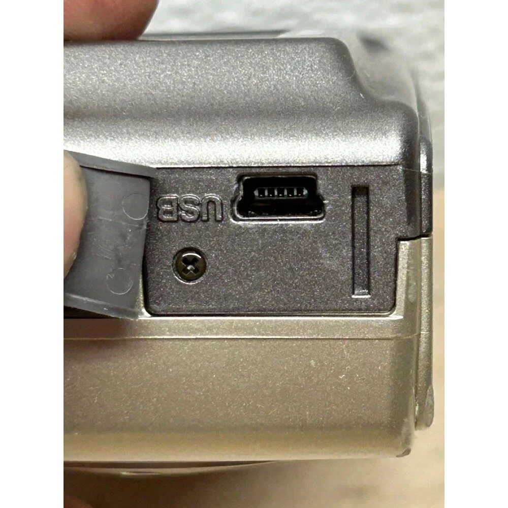 Olympus D-380 2002 Camedia Digital Camera 2.0 Megapixel